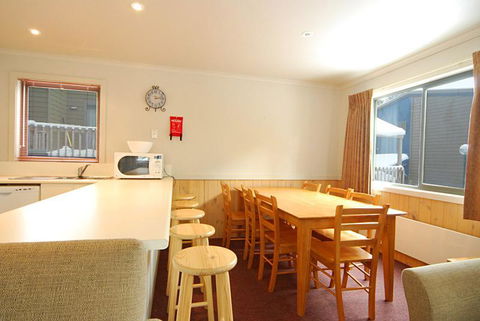 Discobulous 6 - Kingaroy Accommodation 2
