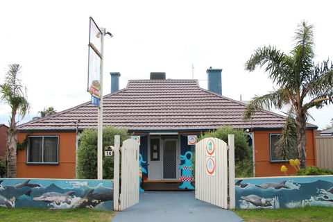 Dolphin Retreat Bunbury YHA - Kingaroy Accommodation 0