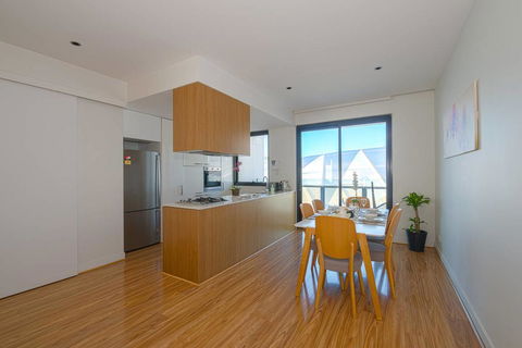 Double Storey Harbortown Townhouse - Kingaroy Accommodation 2