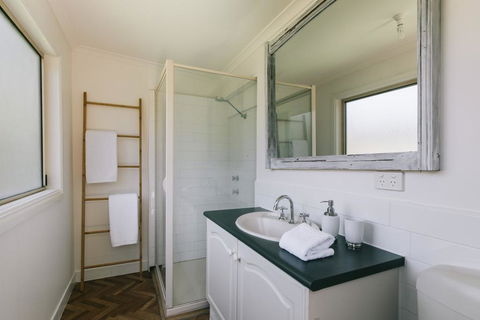 DOVESTONES BY THE SEA - INVERLOCH - Kingaroy Accommodation 3