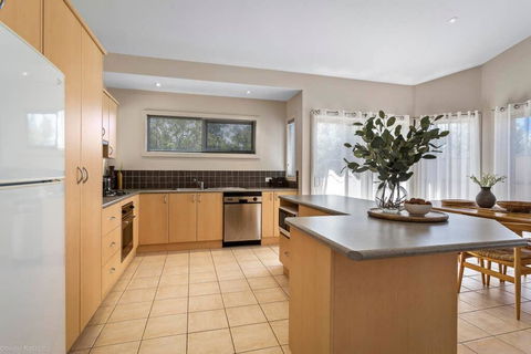 DRIFTWOOD VILLA - Free Wifi, Walk To Beach - Kingaroy Accommodation 3