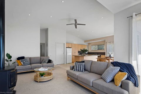 DRIFTWOOD VILLA - Free Wifi, Walk To Beach - Kingaroy Accommodation 1