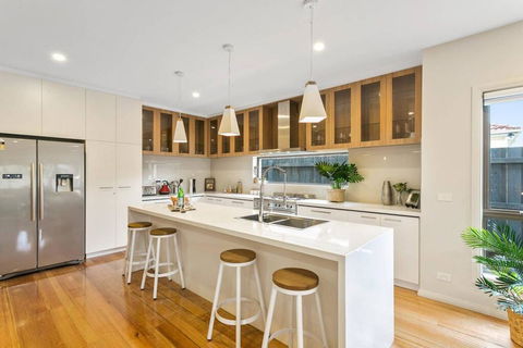 Dromana 300m Beach Shops And Cafes Table Tennis - Kingaroy Accommodation 1