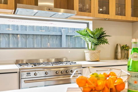 Dromana Beach House For Two Families. - Kingaroy Accommodation 2