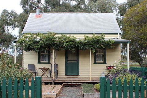 Elinike Guest Cottages - Kingaroy Accommodation 3