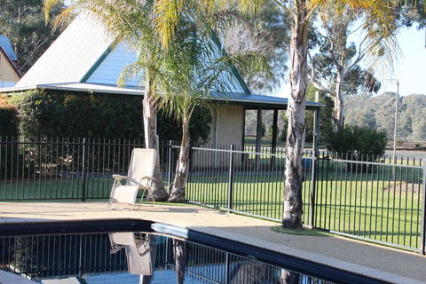 Elinike Guest Cottages - Kingaroy Accommodation 0