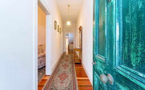 Eliza 1875 Red Brick Duplex Townhouse - Kingaroy Accommodation 1