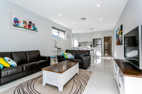 Ella House Adelaide - Kingaroy Accommodation 0