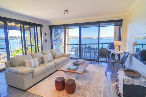 Elysium Lakehouse - Kingaroy Accommodation 3