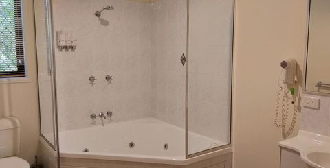 Emerald Motel Apartments - Kingaroy Accommodation 2