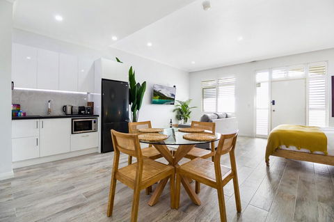 Enjoy Bayside Life At Stylish Studio Close To City - Kingaroy Accommodation 2