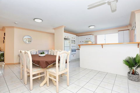Enjoy Sunsets And Waterviews From Your Private Balcony - Kingaroy Accommodation 2
