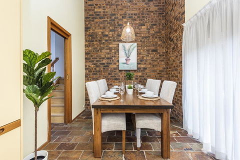 Epping 3BR 3BA Fast Wifi Easy Parking House - Kingaroy Accommodation 3