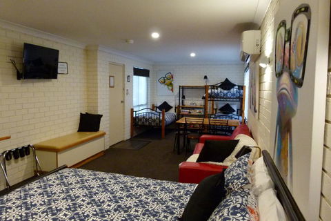 Esk Wivenhoe Motor Inn - Kingaroy Accommodation 3