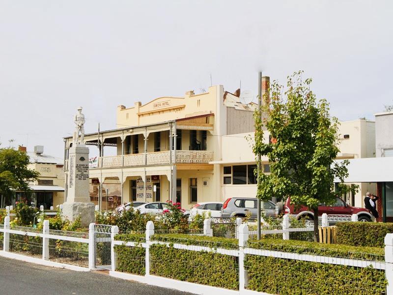 Yaapeet VIC Kingaroy Accommodation