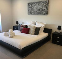 Executive Mansion Spring Racing Melbourne Cup - Kingaroy Accommodation