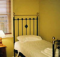Eyre House - Kingaroy Accommodation