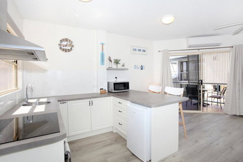 FABULOUS BEACHFRONT POSITION - Kingaroy Accommodation 3