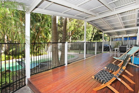 FABULOUS HOLIDAY HIDEAWAY - COOLUM BEACH - Kingaroy Accommodation 1