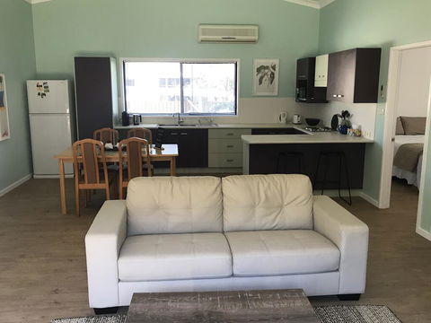 FAIRVIEW 25A - Waterfront Home - Kingaroy Accommodation 2