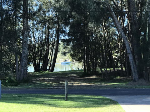 FAIRVIEW 25A - Waterfront Home - Kingaroy Accommodation 0