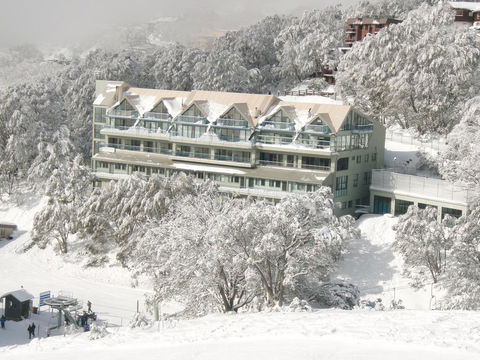 Falls Creek Country Club - Kingaroy Accommodation 1