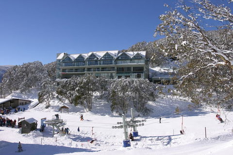 Falls Creek Country Club - Kingaroy Accommodation 0