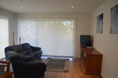 Family Friendly Unit - Kingaroy Accommodation 3