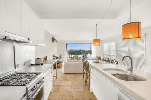 Family House With BBQ Deck, Water View And Parking - Kingaroy Accommodation 2