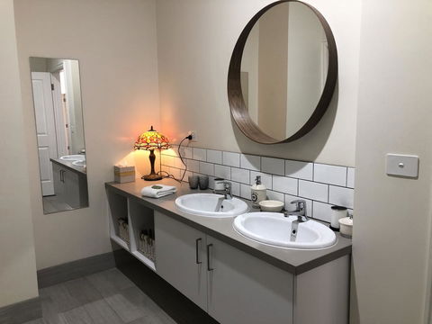 Farmers Arms Heritage Cottage - Kingaroy Accommodation 2