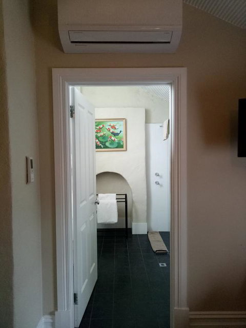 Faversham House - Kingaroy Accommodation 3