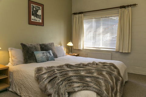 Feathertop Alpine Lodge - Kingaroy Accommodation 2