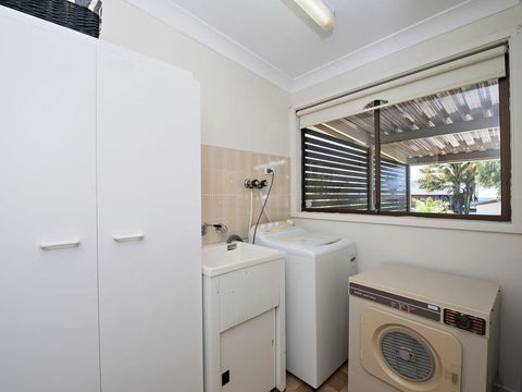 Fingal Beach Shack @ Fingal Bay - Kingaroy Accommodation 1