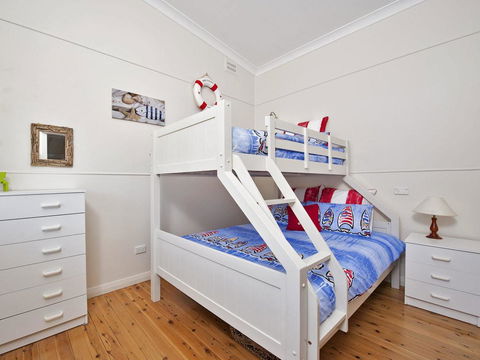 Fingal Beach Shack @ Fingal Bay - Kingaroy Accommodation 2