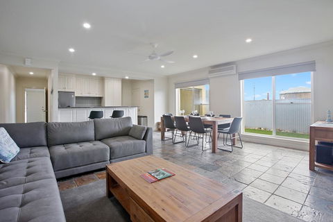 Flip Flop Retreat - Kingaroy Accommodation 0