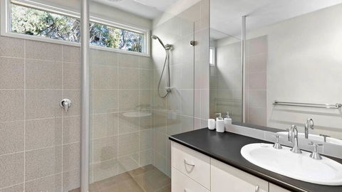 FLORENCE HOUSE Sundrenched Luxury With Pool & Deck - Kingaroy Accommodation 1