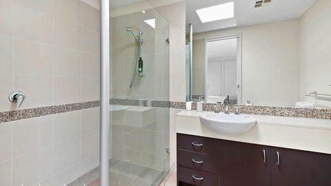 FLORENCE HOUSE Sundrenched Luxury With Pool & Deck - Kingaroy Accommodation 2