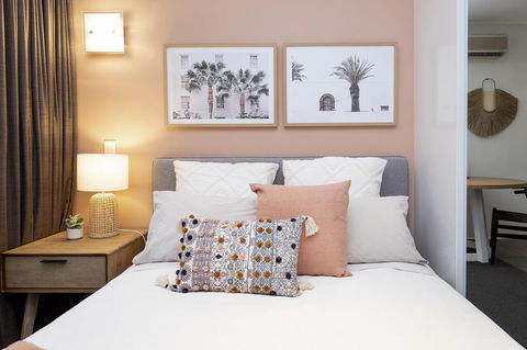 Former Dress Circle Nth Adelaide Apt With Aircon - Kingaroy Accommodation 0