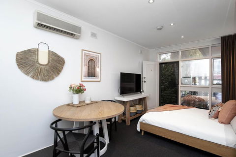 Former Dress Circle Nth Adelaide Apt With Aircon - Kingaroy Accommodation 2