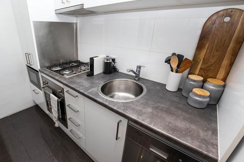 Former Dress Circle Nth Adelaide Apt With Aircon - Kingaroy Accommodation 3