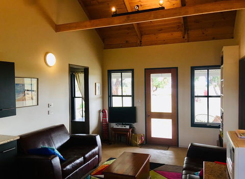 French Island Cottage - Kingaroy Accommodation 3
