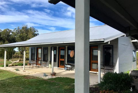 French Island Cottage - Kingaroy Accommodation 0