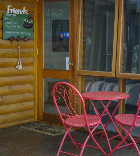Friends At McLaren Vale - Kingaroy Accommodation 3