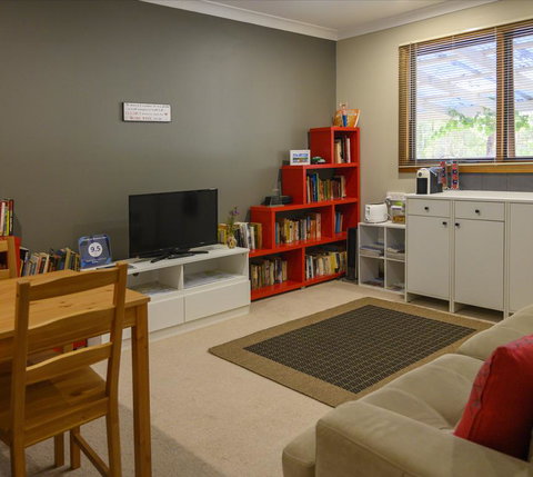 Friends At McLaren Vale - Kingaroy Accommodation 0