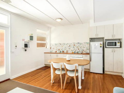 Funky 1 Bedroom Beach Pad By The Beach - Kingaroy Accommodation 3