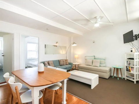 Funky 1 Bedroom Beach Pad By The Beach - Kingaroy Accommodation 1
