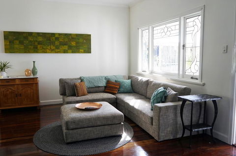 Gallery House Dwellingup - Kingaroy Accommodation 1