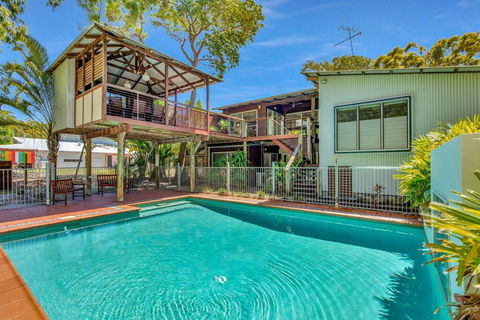 Gecko's Rest - Rainbow Shores, Executive Beach House, Pet Friendly, Pool, Wi-fi - Kingaroy Accommodation 0