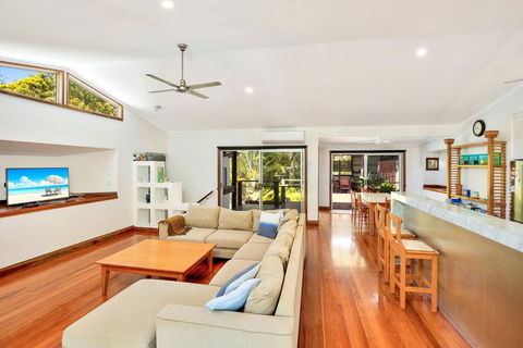 Gecko's Rest - Rainbow Shores, Executive Beach House, Pet Friendly, Pool, Wi-fi - Kingaroy Accommodation 2