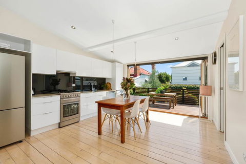 Geelong West Miner's Cottage - Kingaroy Accommodation 3